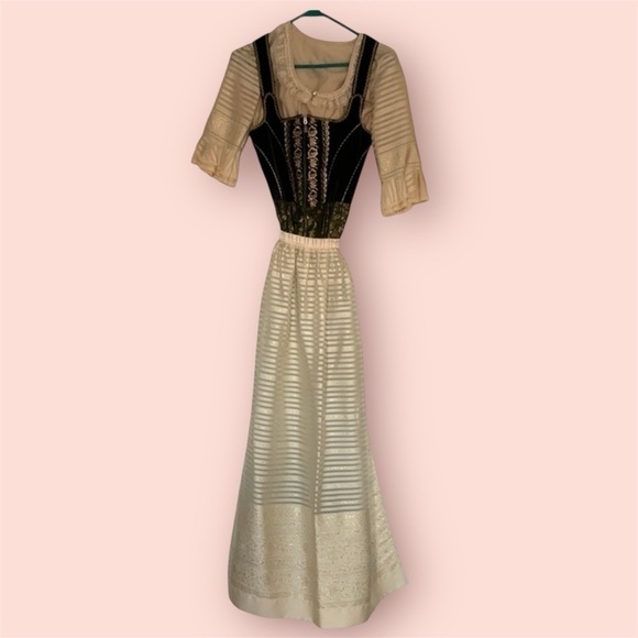 Dresses & Skirts - Vintage Authentic huber dirndl